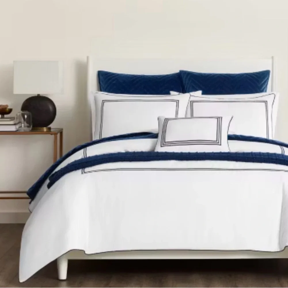 Fieldcrest Duvet Set- White with Navy Striped Border. Size Full/Queen.